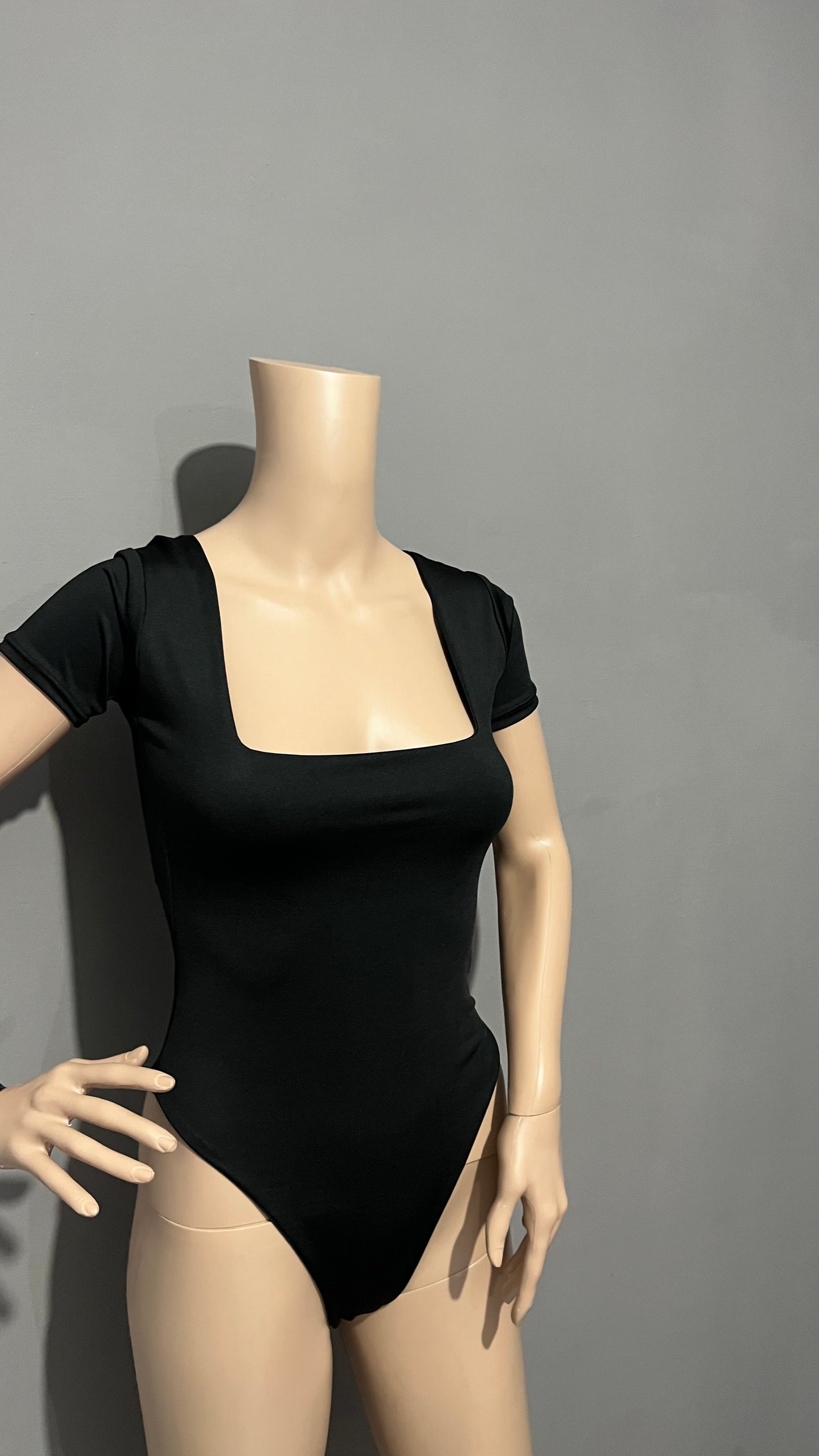 BODY escote recto
