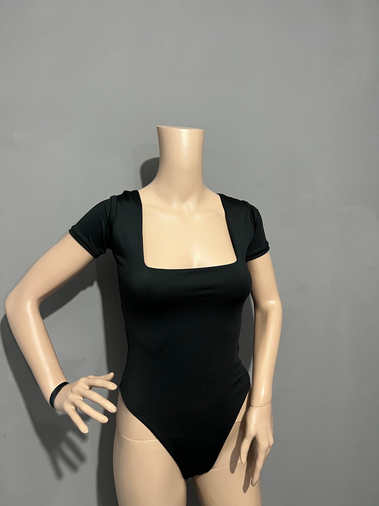 BODY escote recto