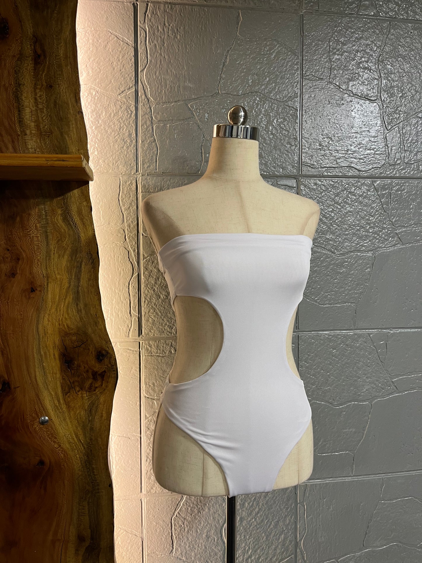 BODY strapless cut out